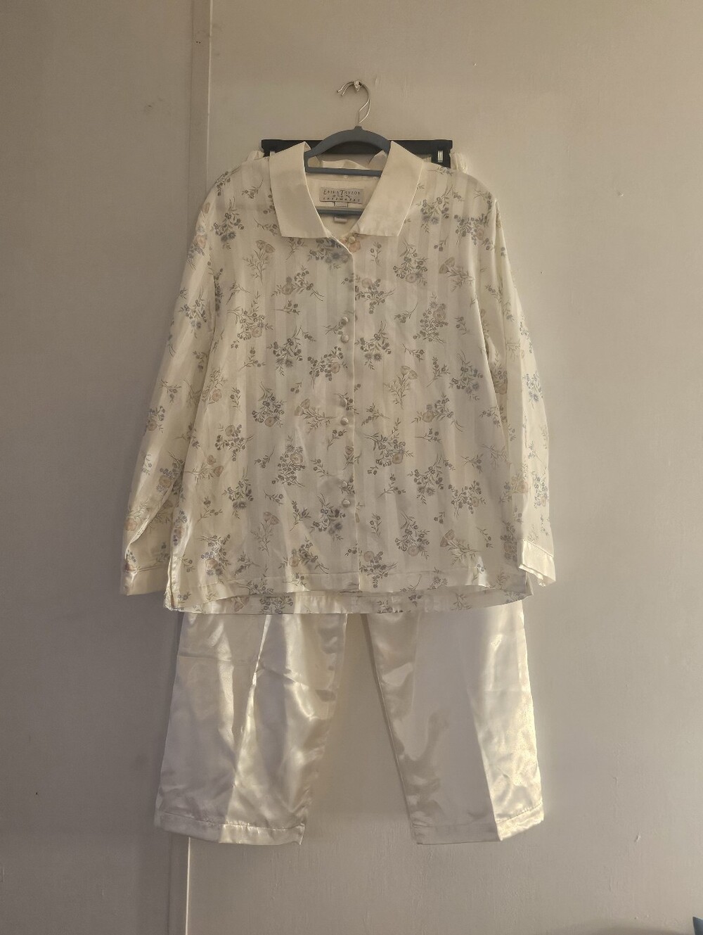Erika Taylor Intimates 2 Pcs  LS Pajama Set Size Large NWT Floral